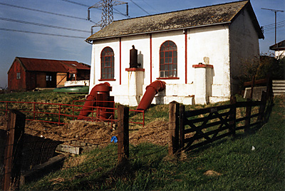 c.1998 pumphouse containing electric pumps