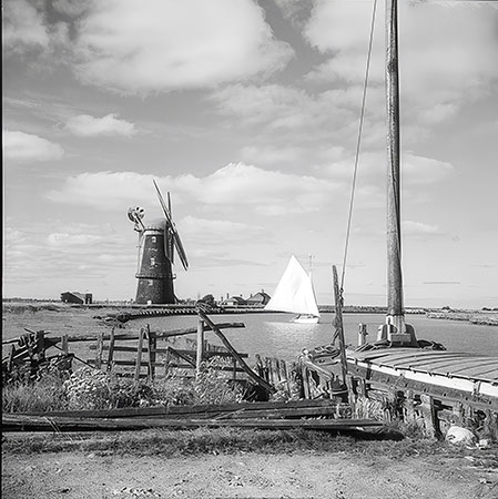 1945