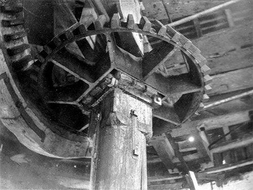 Wallower geared to brakewheel - c.1920