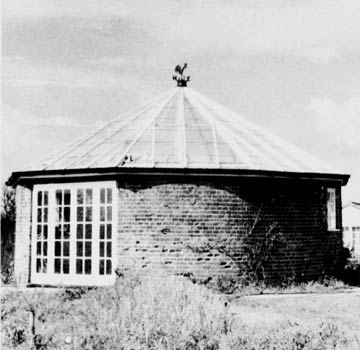 Roundhouse in use as a greenhouse - 24th May 1979