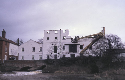Damping down January 1991